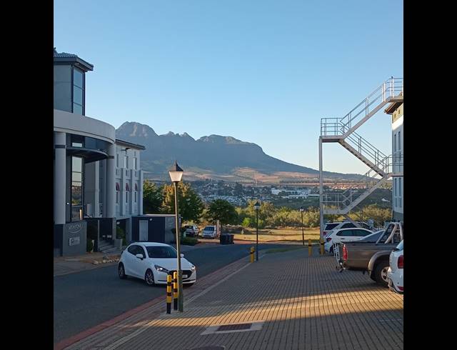 221M² OFFICE TO LET IN TECHNO PARK